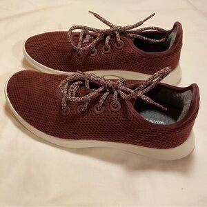 Allbirds Men’s Tree Runners Wool- Size 8 Burgundy Maroon